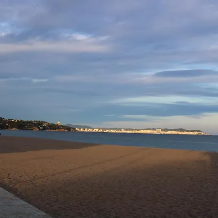 Estudio Primera Linea De Mar Con Piscina Y Parking アパート